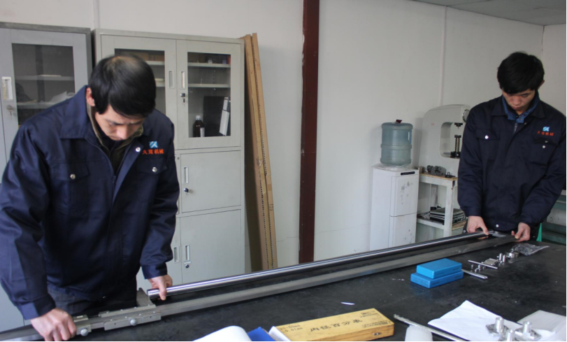 軸（zhóu）類產品常規長度（dù）公差遊標（biāo）卡尺檢測